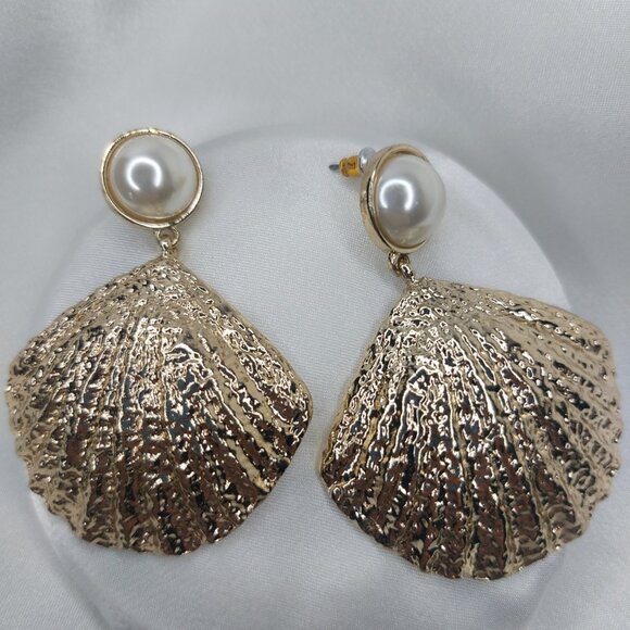 Jewelry - Shiny Gold Tone Shell Earrings Faux Pearl Post